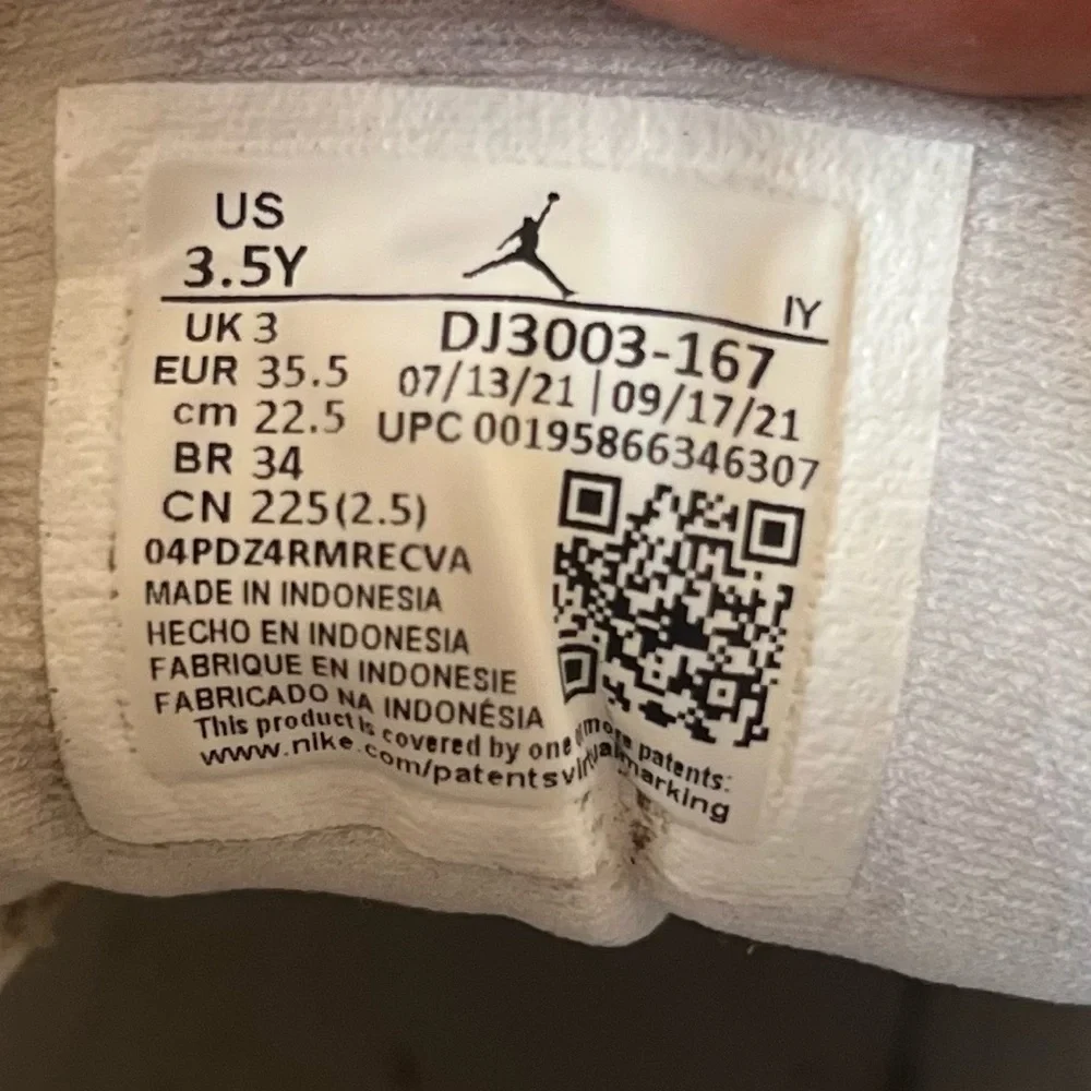 Kids Jordan Retro 13 White/Yellow Size 3.5Y - Picture 10 of 12